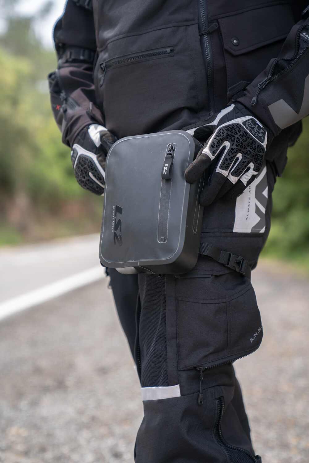 LS2 MOVE AHEAD WP 1.7L LEG BAG (PERNERA) - Imagen 2